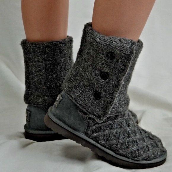 Ugg Lattice Cardy Sweater Boots Size
8 Grey 3066 Button Detail Fold Down - Picture 8 of 9